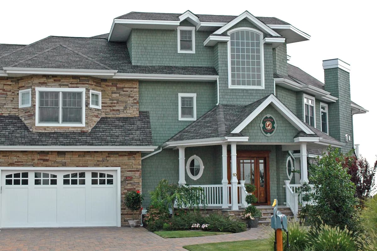 A New Jersey house finished with asphalt shingles